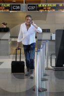 PEOPLE - David Hasslehoff reist in bequemen Uggs