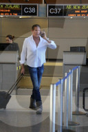PEOPLE - David Hasslehoff reist in bequemen Uggs