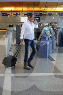 PEOPLE - David Hasslehoff reist in bequemen Uggs