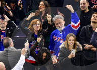 PEOPLE - Susan Sarandon fiebert mit den New York Rangers mit