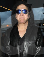PEOPLE - Gene Simmons verpflegt sich am Flughafen von LA