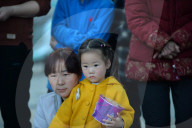 FEATURE - China: Tanzaffen in den Strassen von Xuancheng