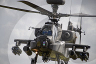 PEOPLE - Prinz Harry besucht eine Helikopter-Basis in Hamshire