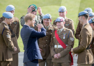 PEOPLE - Prinz Harry besucht eine Helikopter-Basis in Hamshire