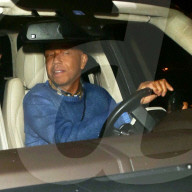 PEOPLE - Russell Simmons küsst seine junge Freundin vor dem Craig's