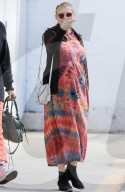 PEOPLE - Die schwangere Kirsten Dunst in einem Batik-Kleid in Los Angeles unterwegs