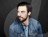 PORTRAIT - Milo Ventimiglia