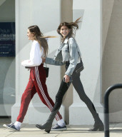 EXLUSIV - Kaia Gerber chillts mit Freunden in Malibu