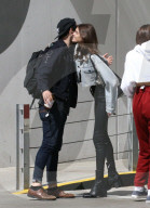 EXLUSIV - Kaia Gerber chillts mit Freunden in Malibu