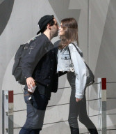 EXLUSIV - Kaia Gerber chillts mit Freunden in Malibu