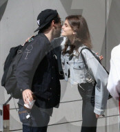 EXLUSIV - Kaia Gerber chillts mit Freunden in Malibu