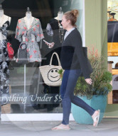 EXKLUSIV - Toni Collette besucht den Beauty Salon in Santa Monica