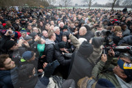 NEWS - London: Tumultartige Szenen bei Auftritt des rechtsradikalen Tommy Robinson am Speakers Corner