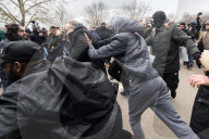 NEWS - London: Tumultartige Szenen bei Auftritt des rechtsradikalen Tommy Robinson am Speakers Corner