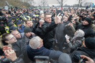 NEWS - London: Tumultartige Szenen bei Auftritt des rechtsradikalen Tommy Robinson am Speakers Corner