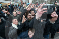 NEWS - London: Tumultartige Szenen bei Auftritt des rechtsradikalen Tommy Robinson am Speakers Corner