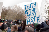 NEWS - London: Tumultartige Szenen bei Auftritt des rechtsradikalen Tommy Robinson am Speakers Corner