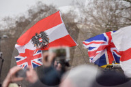 NEWS - London: Tumultartige Szenen bei Auftritt des rechtsradikalen Tommy Robinson am Speakers Corner