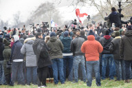 NEWS - London: Tumultartige Szenen bei Auftritt des rechtsradikalen Tommy Robinson am Speakers Corner