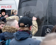 NEWS - London: Tumultartige Szenen bei Auftritt des rechtsradikalen Tommy Robinson am Speakers Corner