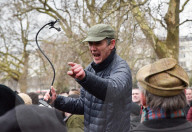 NEWS - London: Tumultartige Szenen bei Auftritt des rechtsradikalen Tommy Robinson am Speakers Corner