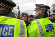 NEWS - London: Tumultartige Szenen bei Auftritt des rechtsradikalen Tommy Robinson am Speakers Corner