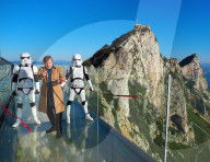 PEOPLE - Starwars-Legende Mark Hamill eröffnet den Skywalk am Felsen von Gibraltar