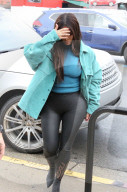 EXKLUSIV - Kim Kardashian bummelt in Studio City