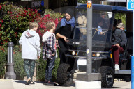 EXKLUSIV - Chris Martin verabschiedet sich herzlich von Moses in Malibu