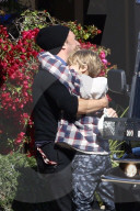 EXKLUSIV - Chris Martin verabschiedet sich herzlich von Moses in Malibu