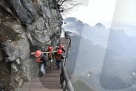 FEATURE - China: Glassteg am Tianmenshan