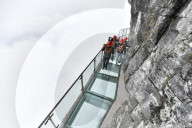 FEATURE - China: Glassteg am Tianmenshan