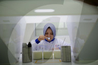 REPORTAGE - Indonesien: Michfabrik in Klatan