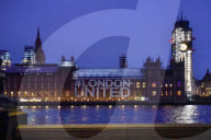NEWS - London gedenkt dem Anschlag beim Westminster