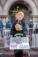 PEOPLE - Prominente setzen beim "March For Our Lives" ein Zeichen