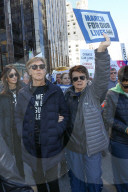 PEOPLE - Prominente setzen beim "March For Our Lives" ein Zeichen