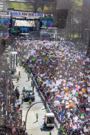 PEOPLE - Prominente setzen beim "March For Our Lives" ein Zeichen
