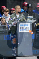 PEOPLE - Prominente setzen beim "March For Our Lives" ein Zeichen