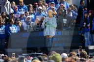 PEOPLE - Prominente setzen beim "March For Our Lives" ein Zeichen