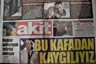 NEWS - Türkische Zeitung bildet Kanzlerin Angela Merkel als Nazi ab