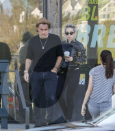 PEOPLE - Lady Gaga holt sich mit ihrem Verlobten Christian Carino einen Kaffee