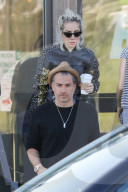 PEOPLE - Lady Gaga holt sich mit ihrem Verlobten Christian Carino einen Kaffee