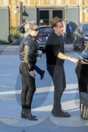 PEOPLE - Lady Gaga holt sich mit ihrem Verlobten Christian Carino einen Kaffee