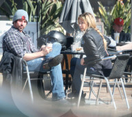 EXKLUSIV - Motorrad-Braut: Denise Richards braust mit ihrem neuen Freund durch Malibu