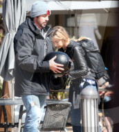 EXKLUSIV - Motorrad-Braut: Denise Richards braust mit ihrem neuen Freund durch Malibu