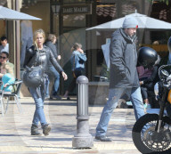 EXKLUSIV - Motorrad-Braut: Denise Richards braust mit ihrem neuen Freund durch Malibu