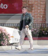 EXKLUSIV - Sean Penn mag es leger