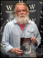PEOPLE - Nick Nolte präsentiert sein Buch bei Waterstone in London