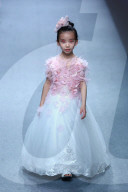 FEATURE - Haute Couture für die Kleinsten an der China Fashionweek