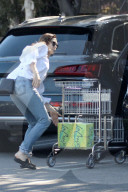 PEOPLE - Elizabeth Olsen kauft bei 'Whole Foods' ein